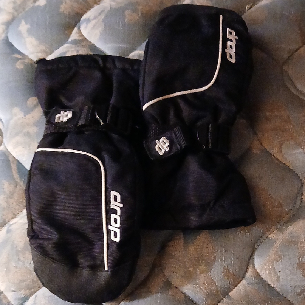 Drop Black Winter Gloves